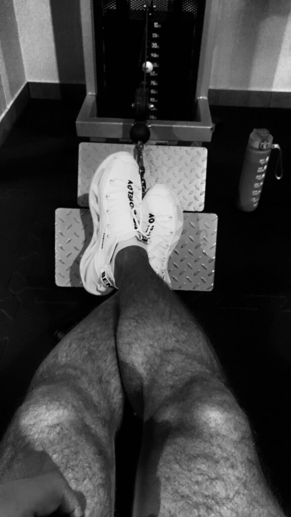 trener akademii hipertrofii nogi